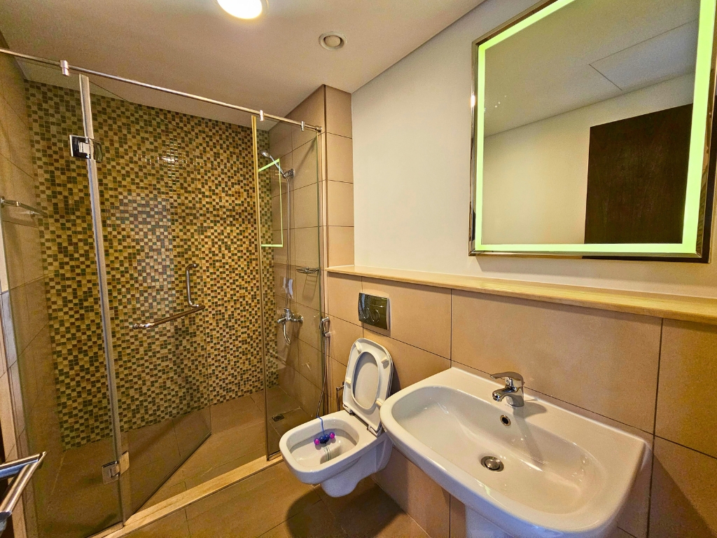 the wave reem bathroom