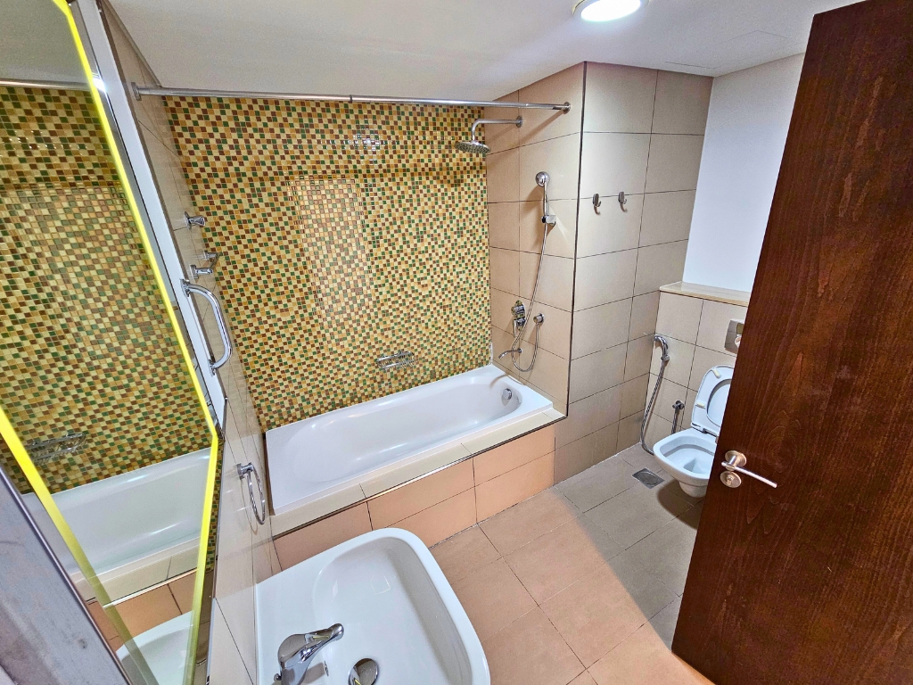 the wave reem bathroom