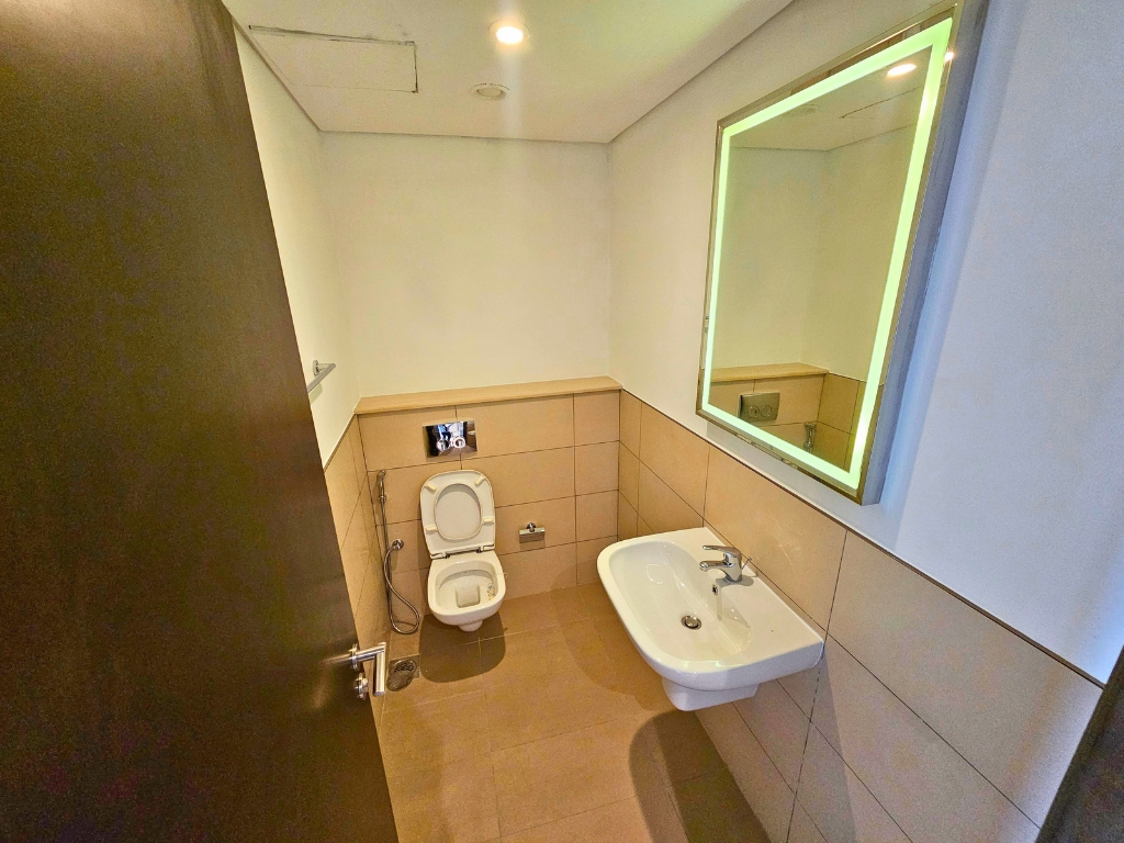 the wave reem bathroom